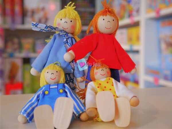 4 Poupées Articulées en bois et tissu – Image 3