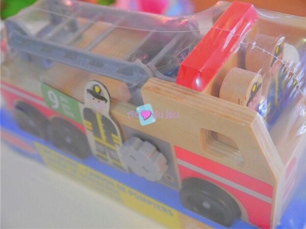 Camion de pompiers en bois – Image 3