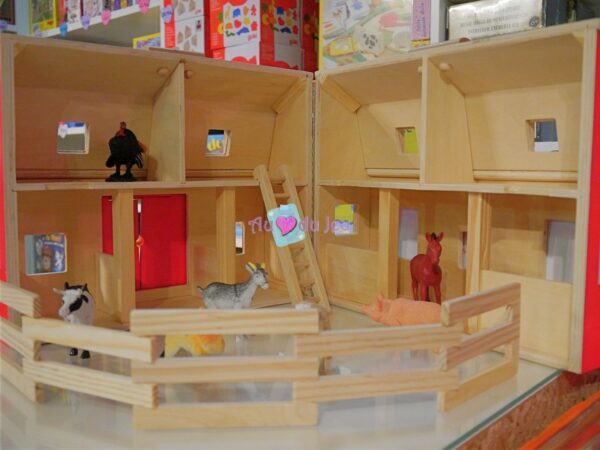 Etable Pliante en bois – Image 2