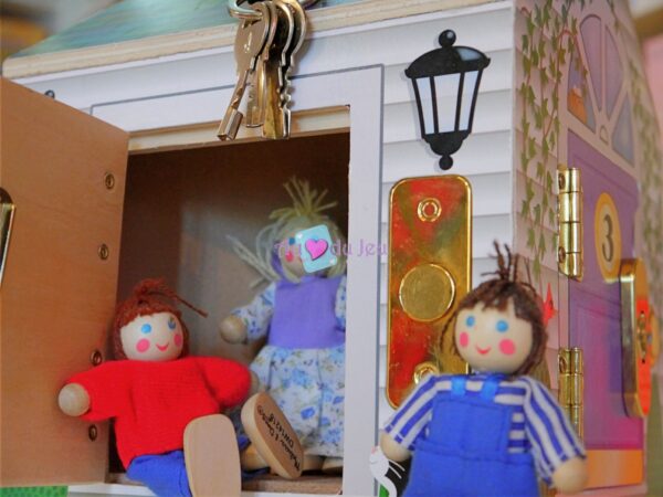 Maison à Clés et Sonnettes en bois – Image 3